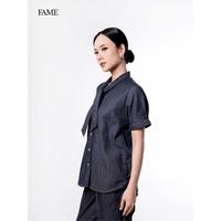 Gambar FAME | Studio Tie Blouse | Blouse Wanita Denim Look Pita Leher Smart Casual | 9221613 - Dark Denim, XL dari FAME Official Kota Surabaya 3 Tokopedia
