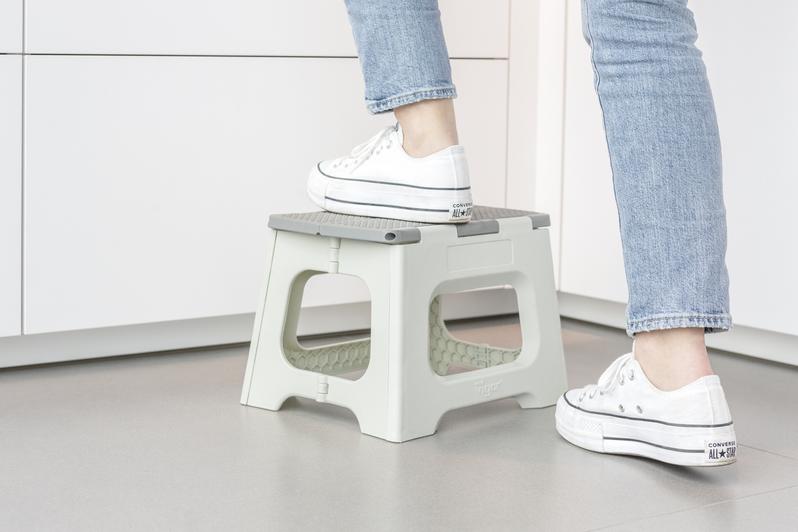 Product Introduction of Vigar Compact Foldable Stool 100% Recycled Plastic Zeroline Grey 18