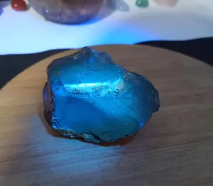 Batu Amber Rough / Raw , Blue UV reactive  (3)
