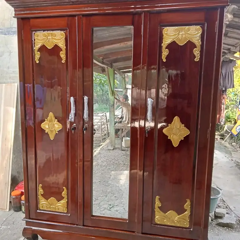 Lemari pakaian 3 pintu kayu jati full kacaa cahaya jati furniture barokah 1