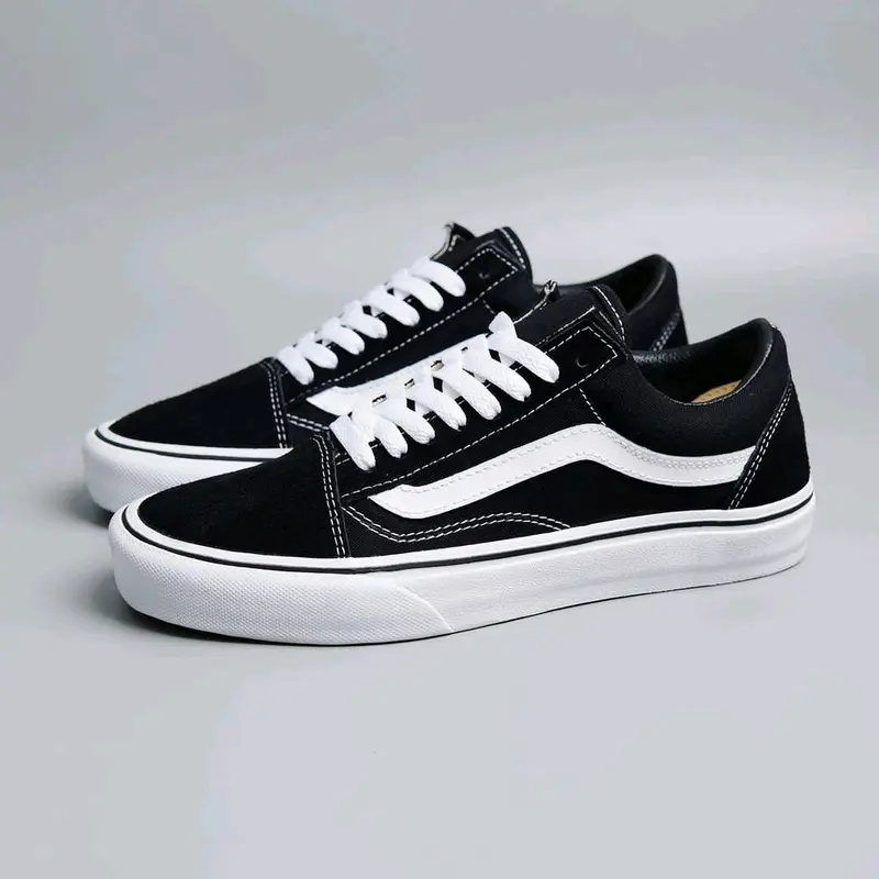 SEPATU SNEAKERS OLD SKOOL KLASIK BLACK WHITE SEPATU SEKOLAH PRIA DAN WANITA 0