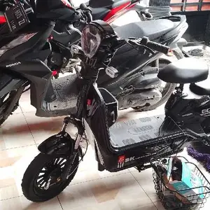 Sepeda motor listrik / kendaraan listrik / kecepatan maksimal 35 km/jam / jangkauan jauh (daya tahan baterai lama)