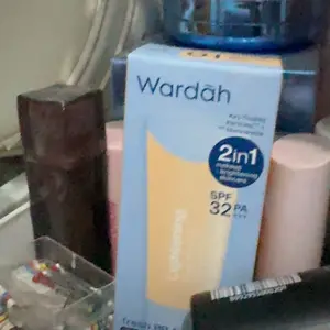 WARDAH BB Tint Lightening Fresh BB Tint 15ml - Base Makeup Super Ringan yang Diformulasikan dengan SPF 32 PA+++ dan Serum Niacinamide Untuk Hasil Makeup Flawless dan Cerah - Foundation - Tahan Air & Keringat - Tahan Lama- Makeup
