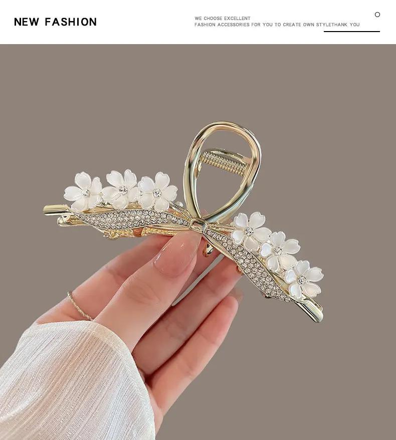 Product Introduction of Kẹp Tóc Hoa Kim Loại, Phong Cách Sang Trọng Và Ngọt Ngào Nhìn, Dành Cho Nữ, Kẹp Cá Mập Lớn, Phụ Kiện Tóc, Bó Hoa Kẹp Tóc, Thiết Kế Tươi Mới, 3