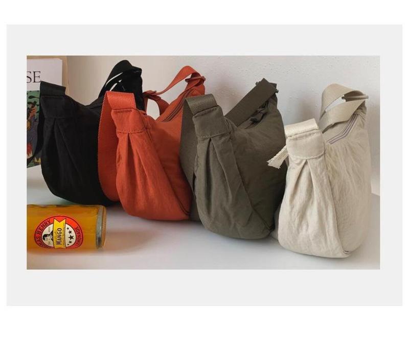 Product Introduction of 【COD】Sling Bag Half Moon Waist Bag/Besar Untuk Perjalanan Dan Selempang Setengah Bulan Uniseks/ Anti Air Waist Bag saddle  bag 13