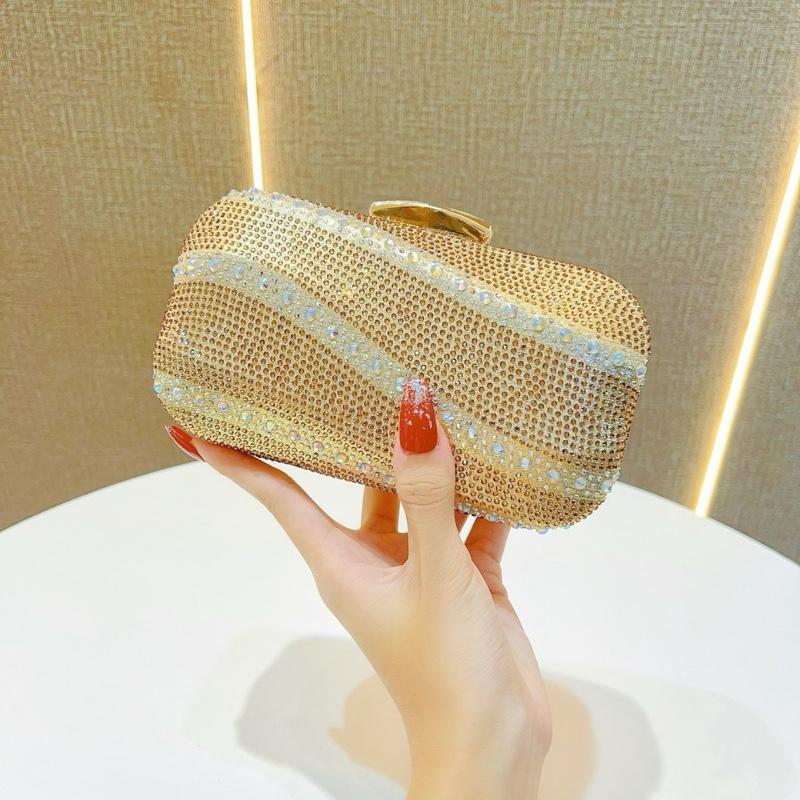 11. TÚI CẦM TAY MÀU VÀNG HOÀNG KIM SANG TRỌNG