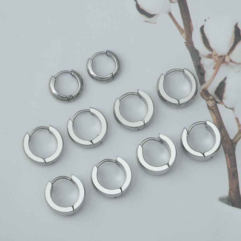 Stainless steel fashion commuter cross-border new simple personality literary niche plain circle men's and women's hoop earrings 1