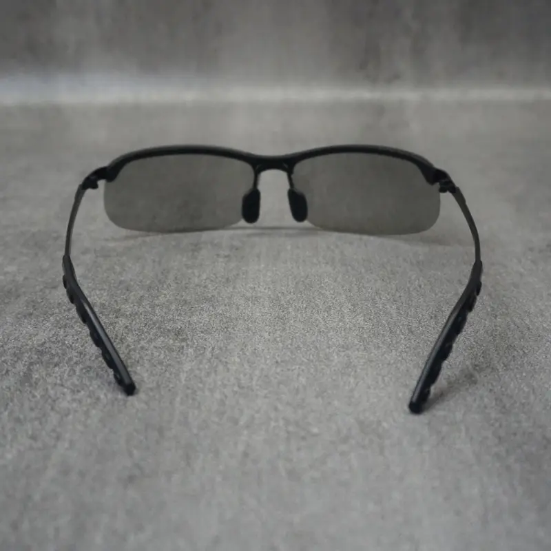 Kacamata Sunglasses Hitam Sporty Pria dengan Lensa Polarized & Photochromic, Perlindungan UV Maksimal Eyewear 2