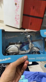 Product Review of NewRay Diecast 1978 Vespa P200E Gris Plata 1:12 Scale 42123 Motorcycle from g**7 0