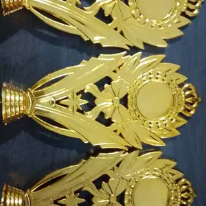 Piala Trophy Gold dan beserta tatakan W4