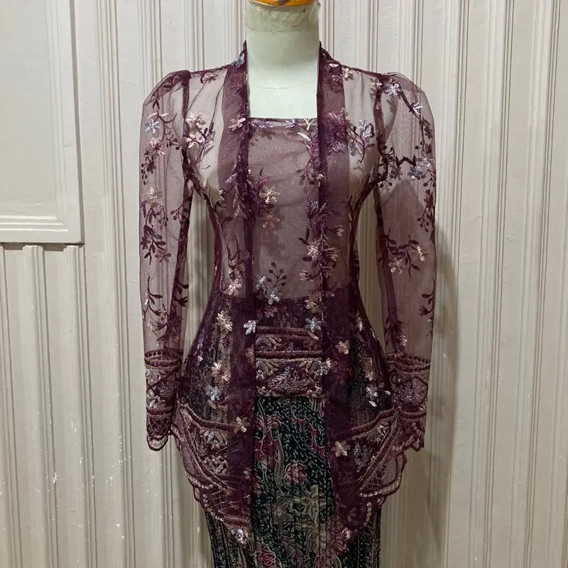 Kebaya Kutu Baru Motif Bunga