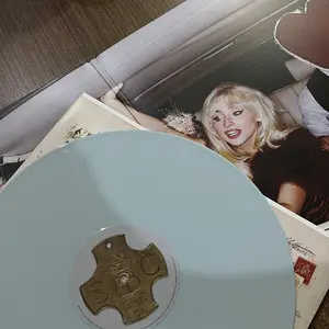 PIRINGAN HITAM / VINYL SABRINA CARPENTER - MAN'S BEST FRIEND (1LP,CLRD)