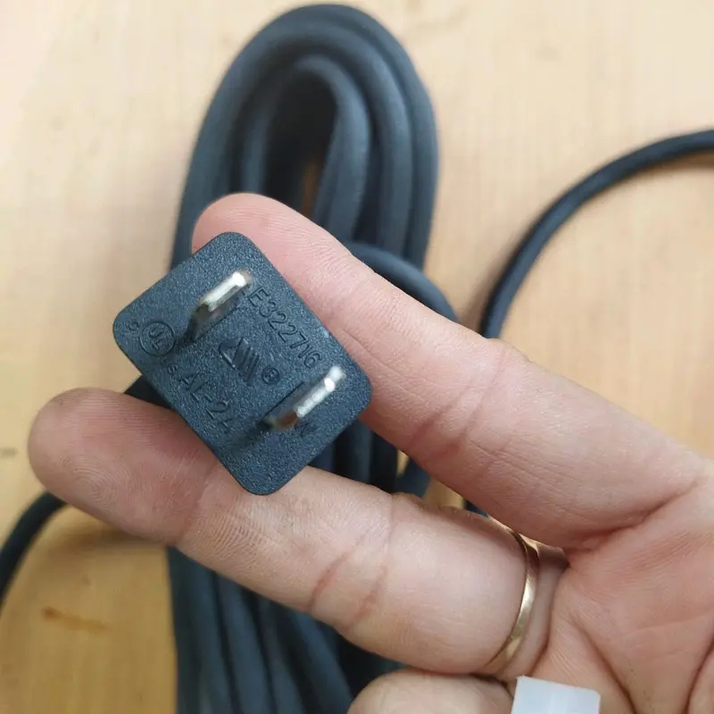 dây nguồn nhật dài 8m    chịu tải 2000W đúc sẵn phích cắm đúc 5