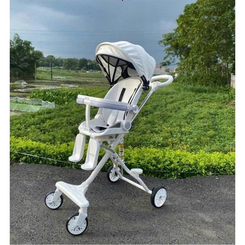 Xe Đẩy M9-1 Đảo Chiều Gấp Gọn Mẫu Mới Có Bàn Ăn Dặm Cho Bé