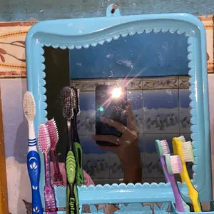 Kaca Dan Rak Sabun Kamar Mandi Miami / lucky star / Kaca Rias Gantung Dengan Rak