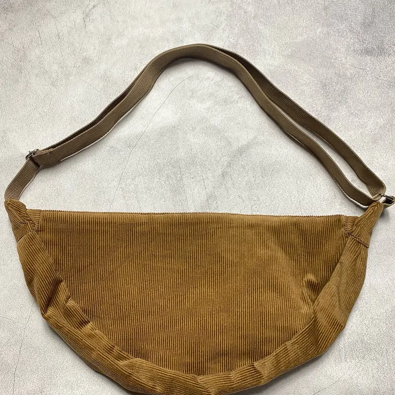 Tas selempang halfmoon corduroy kekinian full furing 3
