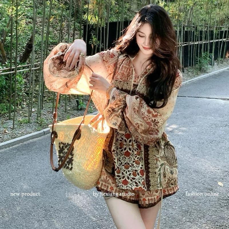 Bộ áo tay dài thổ cẩm và quần