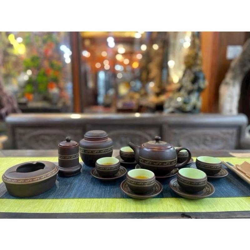 Bộ ấm chén trống đồng gốm Hồng Sa nghệ nhân Phạm Thế Anh tại Bát Tràng Việt Nam_dung tích 320ml uống quần ẩm nhiều người_sử dụng đất gốm hồng sa pha trà ngon không tráng men