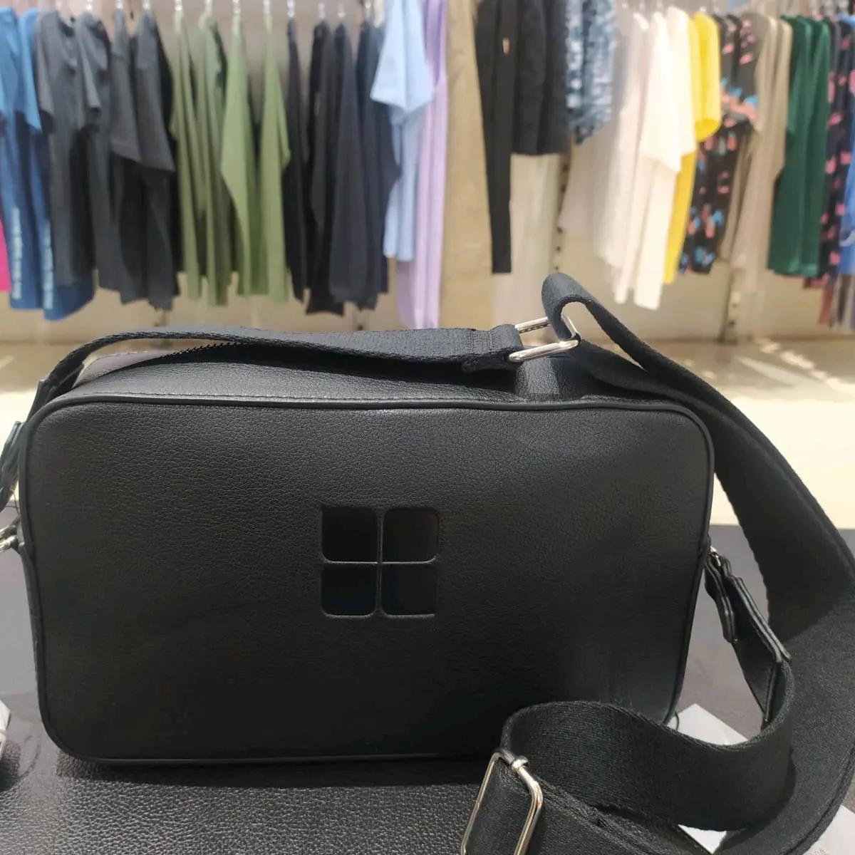 noir ladies slingbag black Insight
