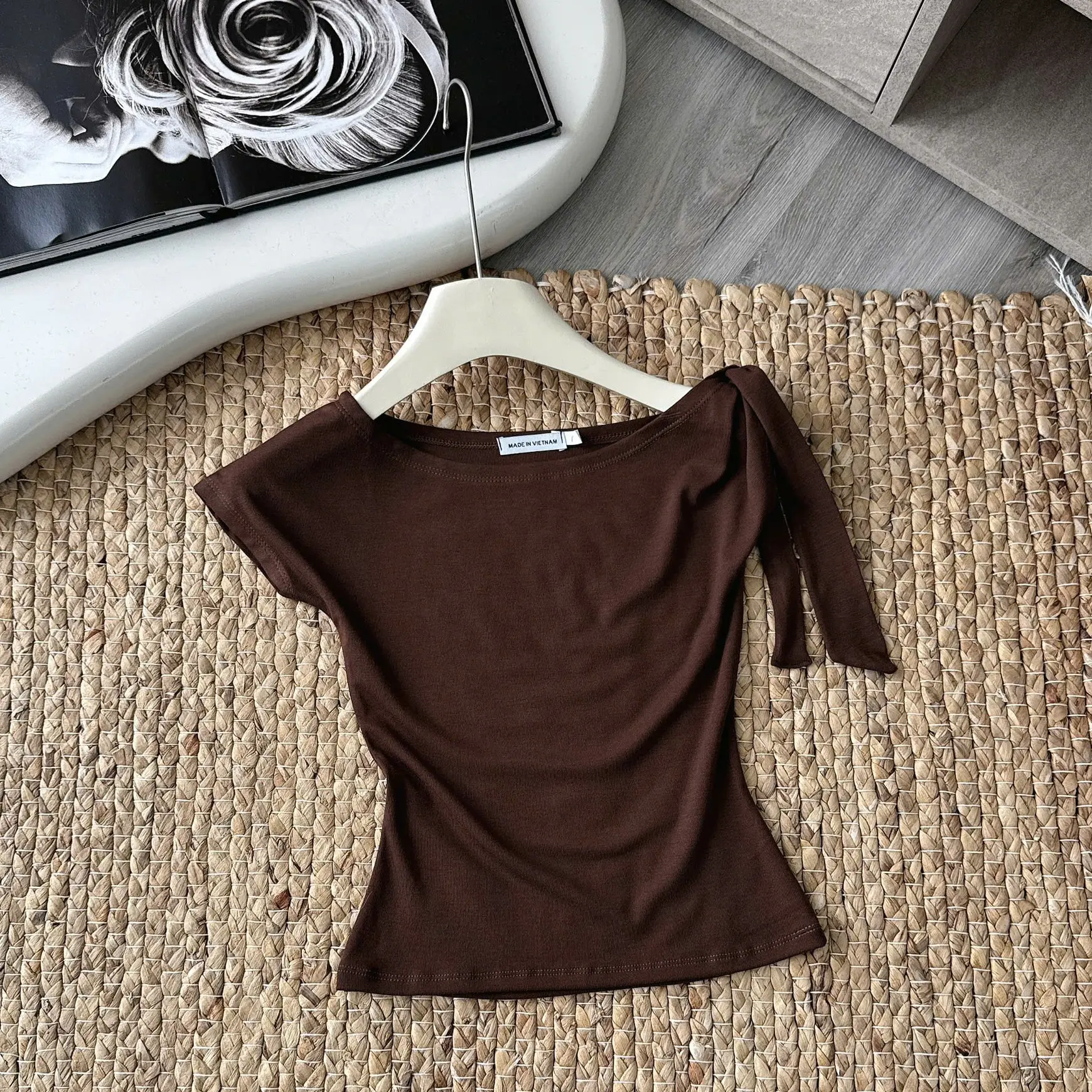 HL13 Áo thun nữ trễ vai chất liệu thun zip ôm body thiết kế thắt nơ vai aophongnu aophongbasic thoitrangnu thoitrangtre outfitnu phongcachhanquoc | BigBuy360 - bigbuy360.vn