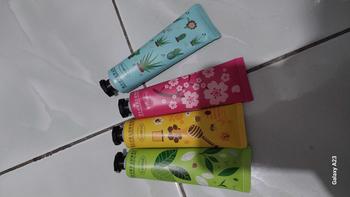 Product Review of PAKET 3 PCS Images Hand Cream horse Oil Krim Pelembab Tangan Kering from w**i 0