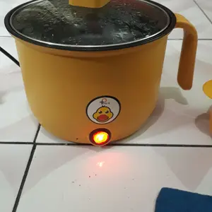 Panci Elektrik Serbaguna small Bebek Kuning Panci Listrik Serbaguna Elektrik Cooker Multifungsi /Panci Kukus Elektrik 1.8 Liter/Panci Listrik Elektrik Serbaguna Multifungsi Hitam Kabel Stainless