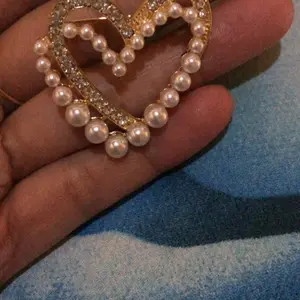 【lingerly】Mutiara cinta bros sifon hati bros sifon anti-silau desain wanita ceruk pin halus