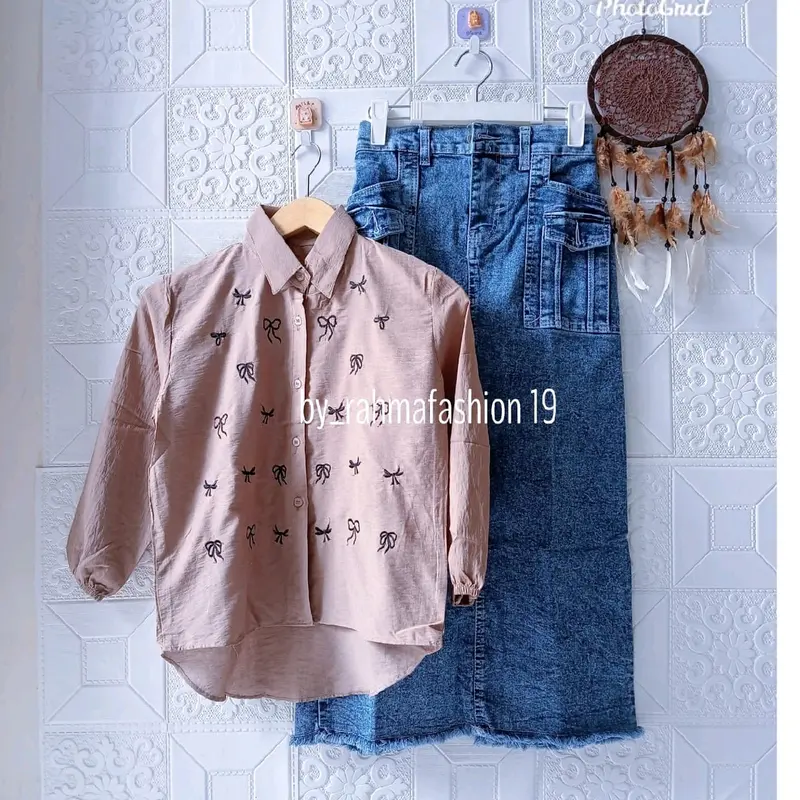 Setelan Kemeja Pita Kancing Fuul Dan Bawahan Rok Jeans Variasi Saku Depan Usia 8_11 Tahun 1