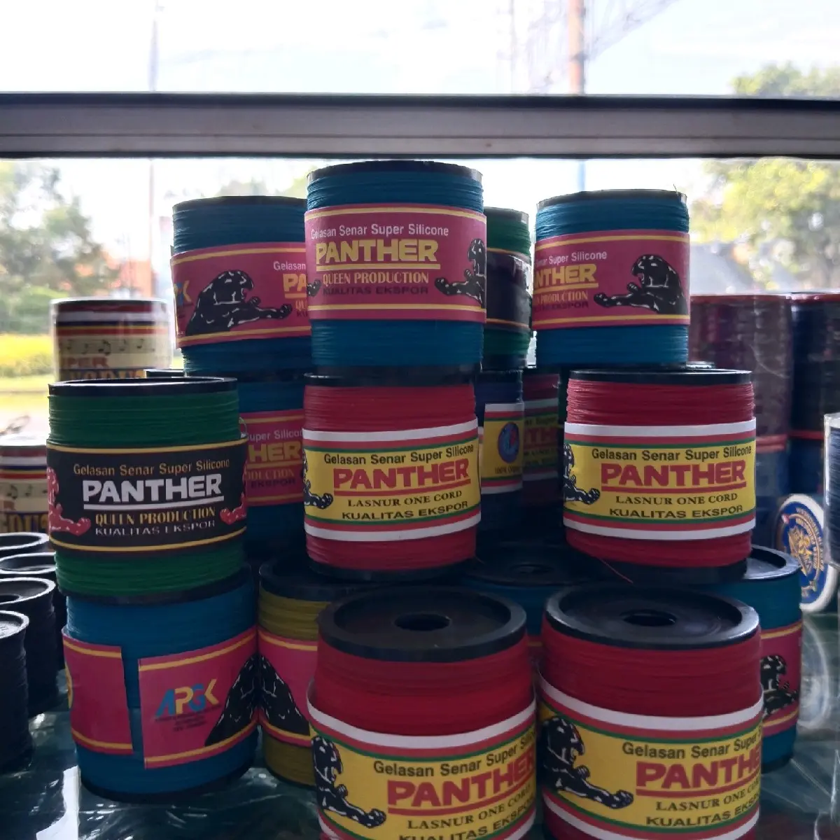 gelasan panther buat aduan layang layang