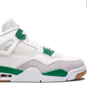 SEPATU BASKET AJ4 RETRO SB PINE GREEN