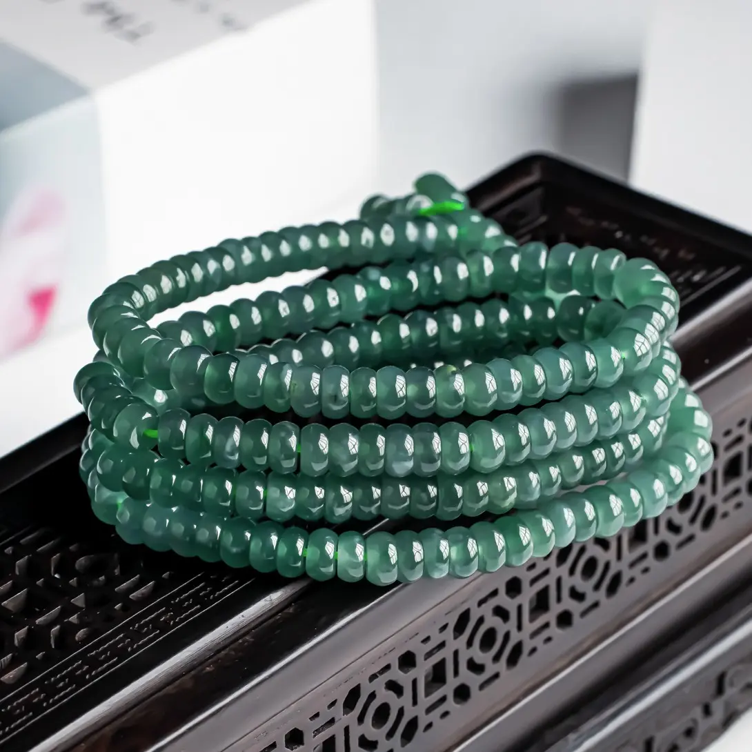 Natural jadeite grade A, old pit, high perfection, good variety, delicate and gelatinous blue water sweater necklace