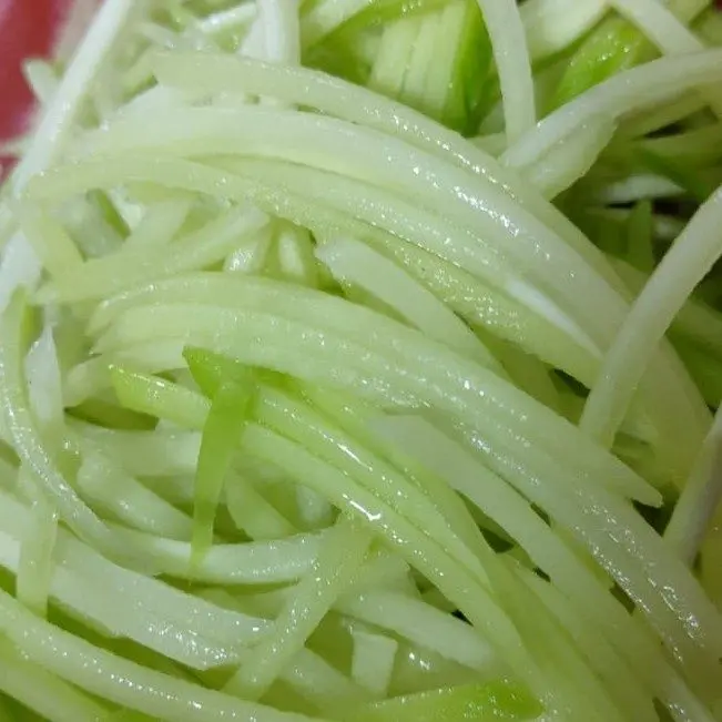 Labu Siam Iris – Siap Masak, Praktis - Labu Siam Iris Segar - Sayur Labu Siam Serut Fresh -