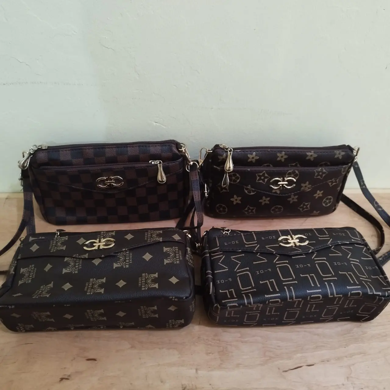 TAS SELEMPANG WANITA / TAS IMPORT BERKUALITAS BERBAHAN KULIT SINTETIS TEBAL DAN HARGA TERJANGKAU