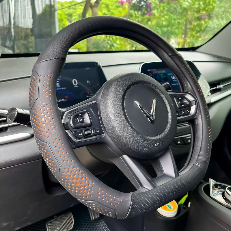 Bọc Vô Lăng Vinfast VF3, VF5, VFE34, VF6, VF7, VF8, VF9 Chất Liệu Da Nappa 3D Loại Dcut Mềm, Êm Ái Và Thoáng Tay Cho Xe Điện Vinfast - Bảo Hành 2 Năm