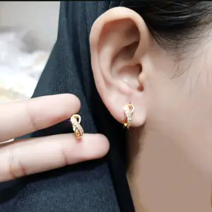 Perhiasan Fashion Wanita Anting Clip Titanium Motif Angka Delapan Terbaru 2026 Emas Earrings