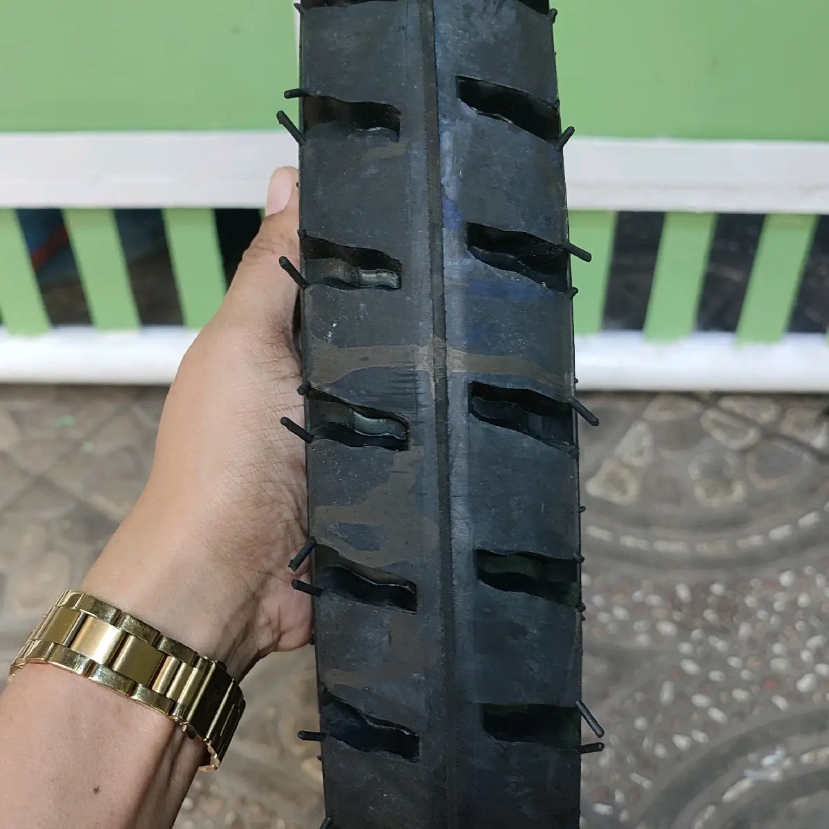 Gulong 18x2.75 BULLDOG SPIKE RECAP TIRE Heavy Duty Motorcycle Tire