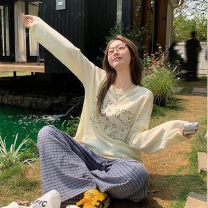 Cute Dog Print Round Neck Long Sleeve T-Shirt for Women, Summer Thin Loose Casual Sun Protection Top, Stylish and Comfortable Womenswear Apricot Crewneck