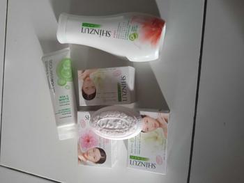 Product Review of Find It Store - Shinzui Skin Lightening Hand & Body Lotion 210ml | Lotion Tubuh | BPOM Original Memudarkan Pencerah Perawatan Scrub Mencerahkan Jamur Arbutin Memutihkan Niacinamide Wangi from n**1 0