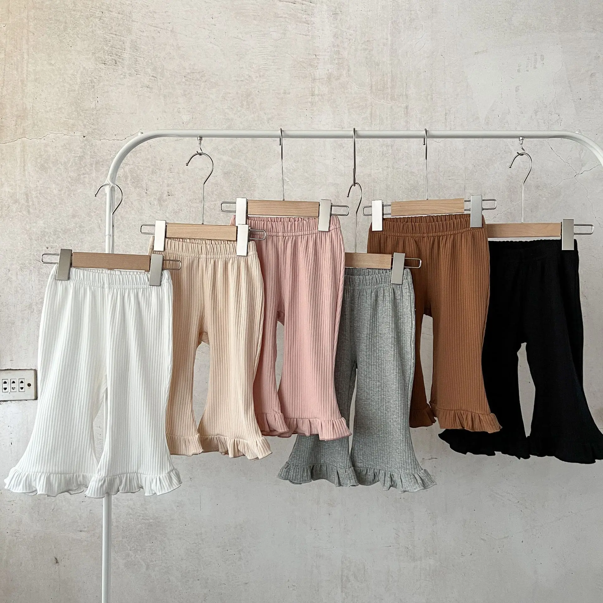 0-4 year old baby girl's spring and summer solid color elastic lace hole strip trumpet mushroom edge pants