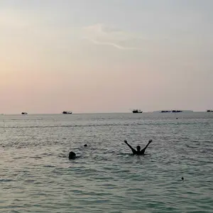 ( 1 SLOP / 6 PCS ) - Lakban Bening / Coklat 72 Yard x 45 Mm x 45 Mic Sticky N Strong (SNS) RAJA TAPE