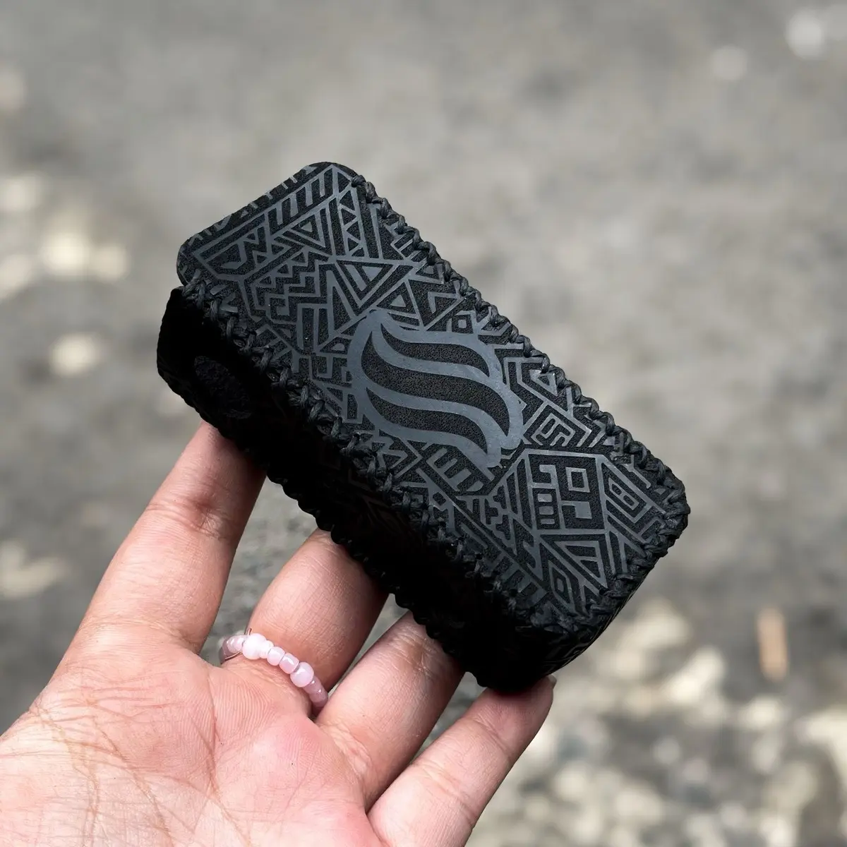 SLEEVE CASE TRML T99 AZTEC LOGO FULL HITAM