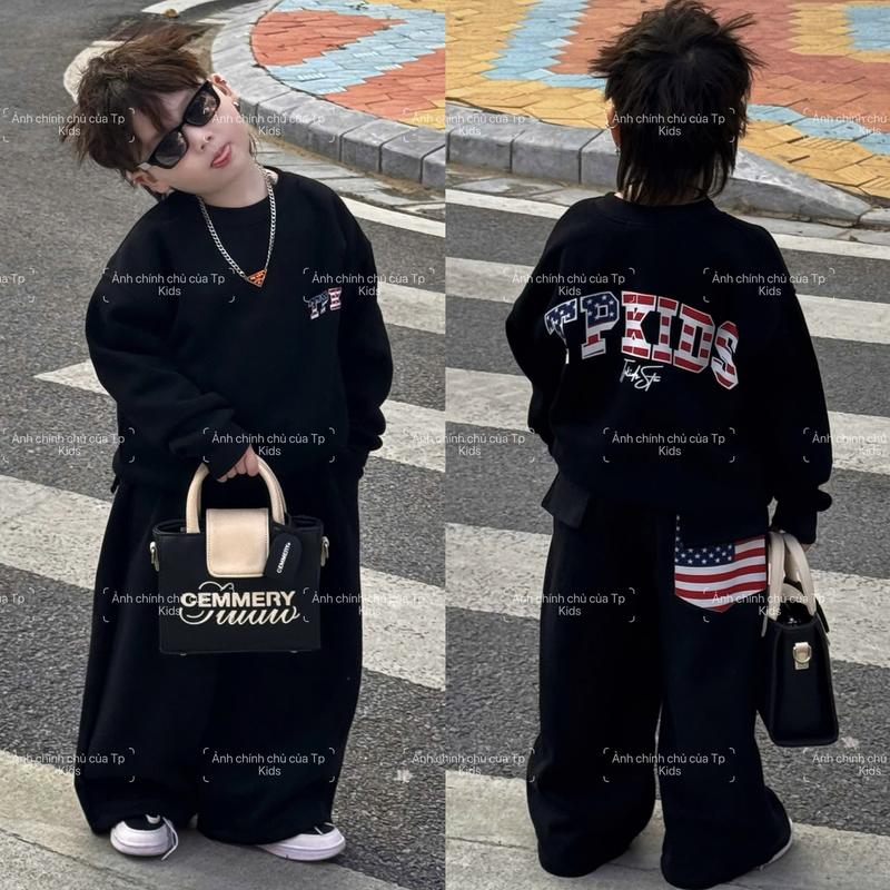 Set áo nỉ cổ tròn lót lông kèm quần ống xuông nỉ 2 da hình cờ TPKIDS cho bé M1207 lấy tăng size