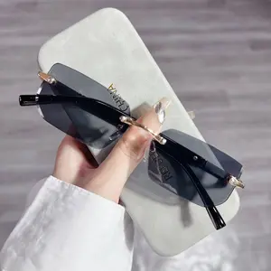 Kacamata Hitam Tanpa Bingkai Gradien Unik Vintage Rektangular untuk Wanita dan Pria dengan Desain Unik