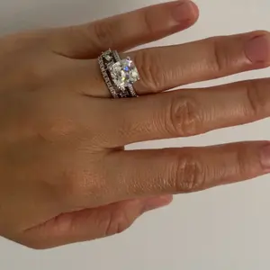 AGIAO Desain Ceruk Persegi 3 Karat Cincin Wanita S925 Perhiasan Tangan Perak