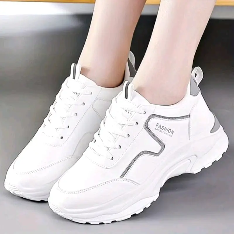 sepatu sneakers wanita terbaru model simple dan kekinian kode strip 0