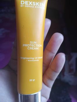 Product Review of DEXSKIN BY DERMA EXPRESS Suncreen protection Cream ( Aesthetic Clinic of the year in Asia Pacific) from B**i S**l a**m 1