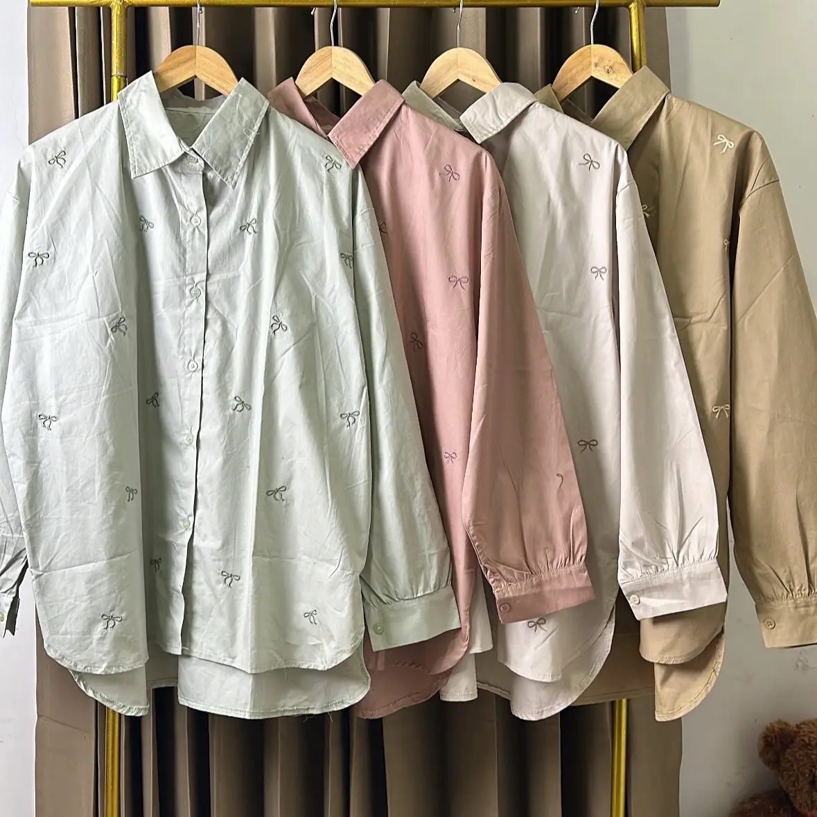 Eleanor Kemeja Wanita Oversize Motif Pita Bordir