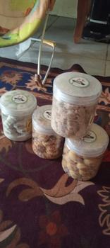 Product Review of Paket Castangel,kacang,nastar,bola² susu from a**n a**i "**" 1