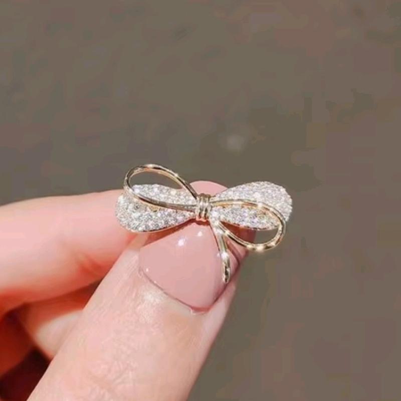 Bros Dagu Mini Pita Kecil Aloy Gold 2x1.5cm - Elegan dan Menarik 3