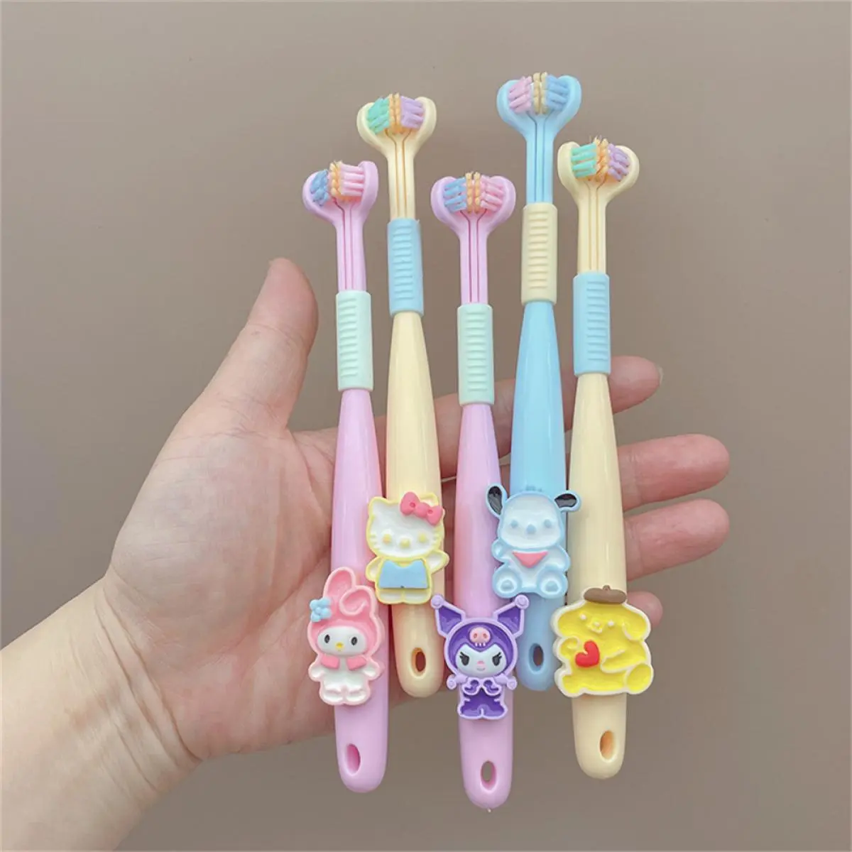 Three-sided 3D Toothbrush Sanrio Cute Childrens Toothbrush Soft DuPont nylon bristles For Boys And Girls Aged 6-12 Years Old.